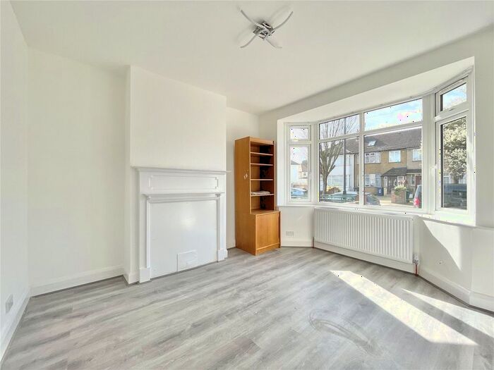 4 Bedroom Terraced House To Rent In Cornwall Avenue, Southall, UB1