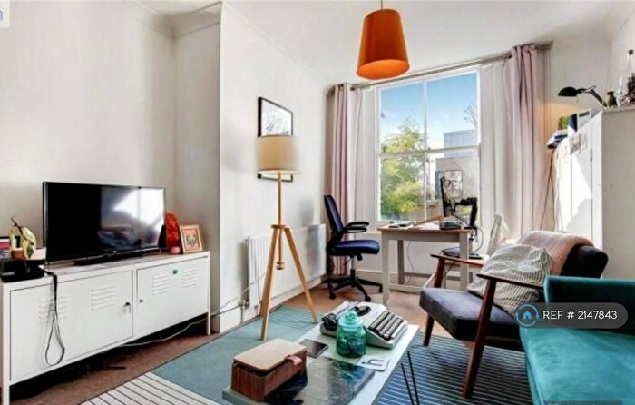 1 Bedroom Flat To Rent In Graham Road, London, E8