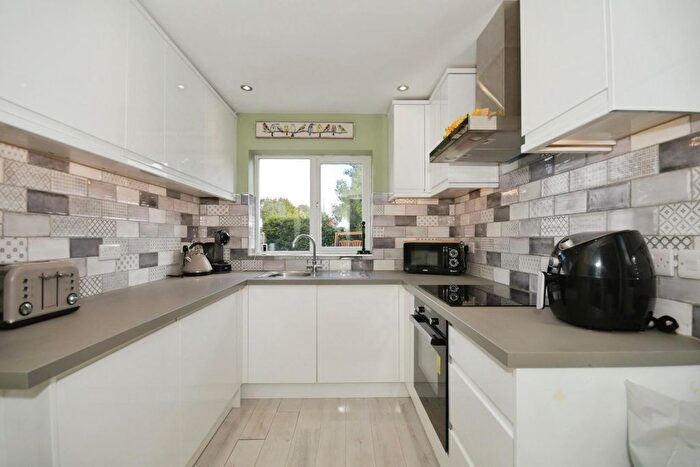 3 Bedroom Semi-Detached House For Sale In North Side, New Tupton, Chesterfield, S42
