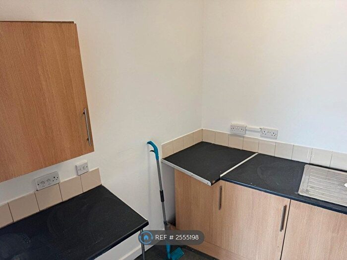 1 Bedroom Flat To Rent In Windsor Road, Neath, SA11