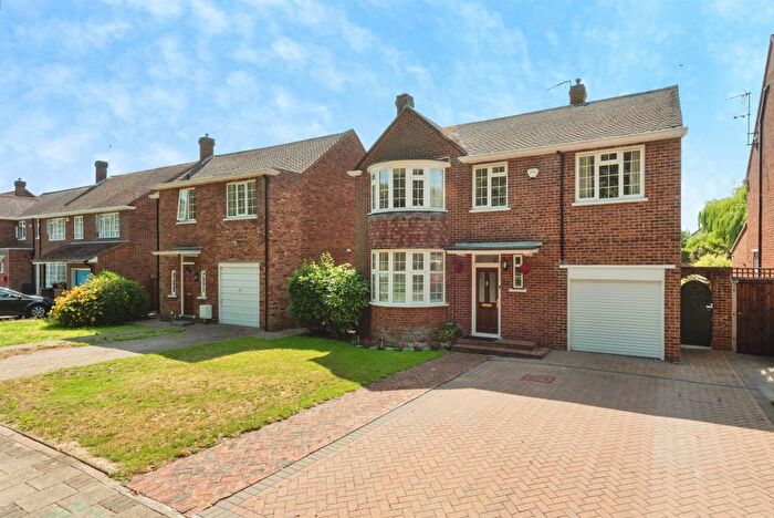 4 Bedroom Detached House For Sale In Moatside, Hanworth Park, TW13