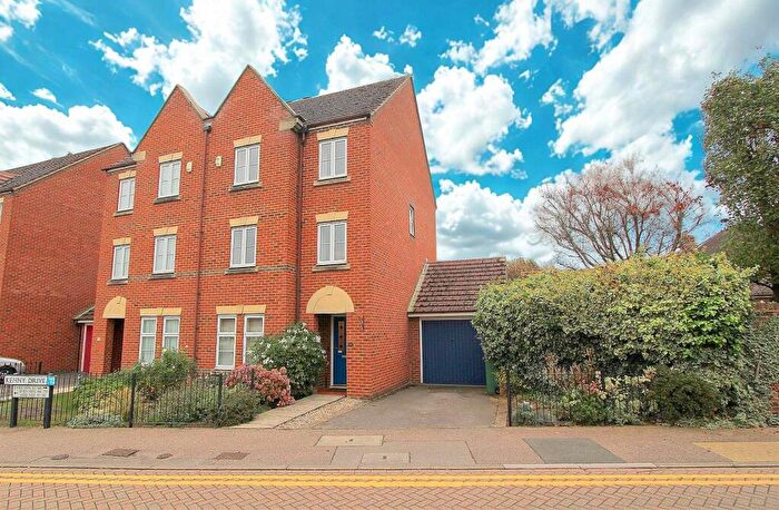 4 Bedroom Semi-Detached House For Sale In Kenny Drive, Carshalton Beeches, SM5