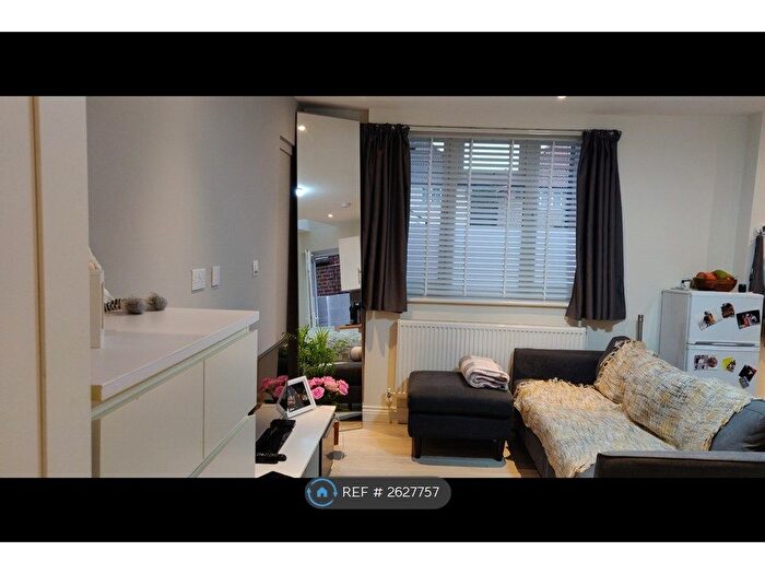 Studio To Rent In Meadfield Road, Slough, SL3
