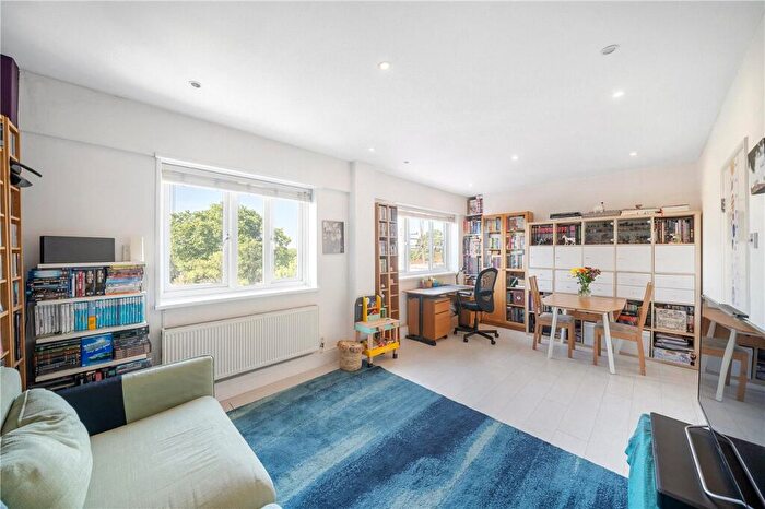 2 Bedroom Flat For Sale In Basingdon Way, London, SE5