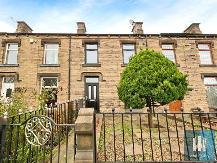 3 Bedroom Terraced House To Rent In Wakefield Road, Huddersfield, HD5