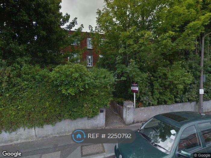 2 Bedroom Flat To Rent In Brandwood Court, Poole, BH14