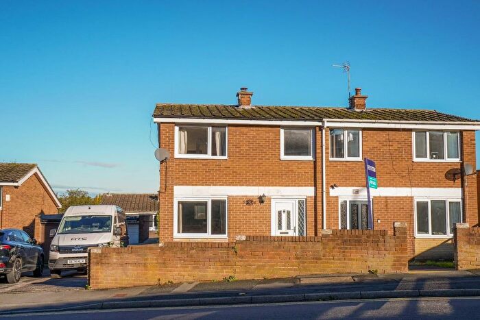 3 Bedroom Semi Detached House For Sale In Carleton Glen, Pontefract, WF8