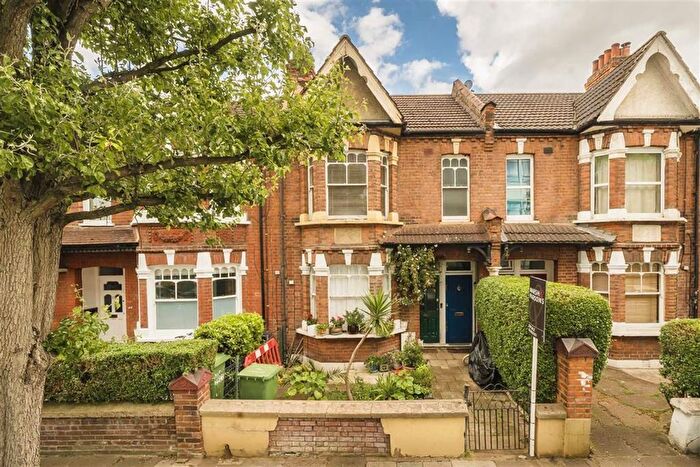 3 Bedroom Maisonette For Sale In Larden Road, Acton, W3