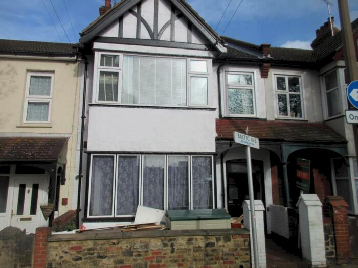 2 Bedroom Flat To Rent In Baltic Avenue, Southend On Sea, SS1