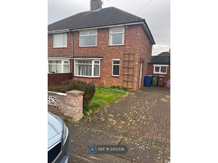 3 Bedroom Semi-Detached House To Rent In Lisburn Grove, Grimsby, DN33
