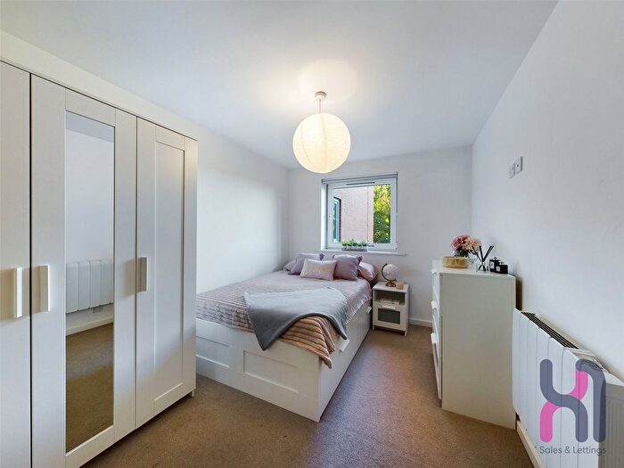 2 Bedroom Flat To Rent In Endeavour House, B Elmira Way, M5