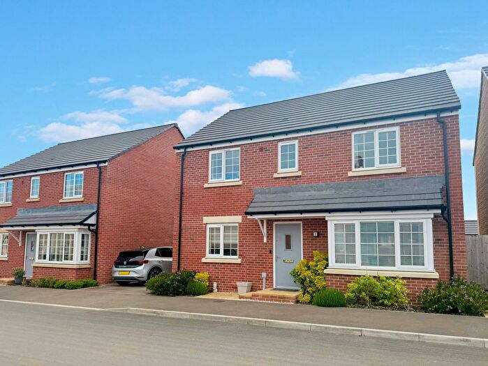 4 Bedroom Detached House For Sale In Brook Close, Lyneham, Chippenham, SN15