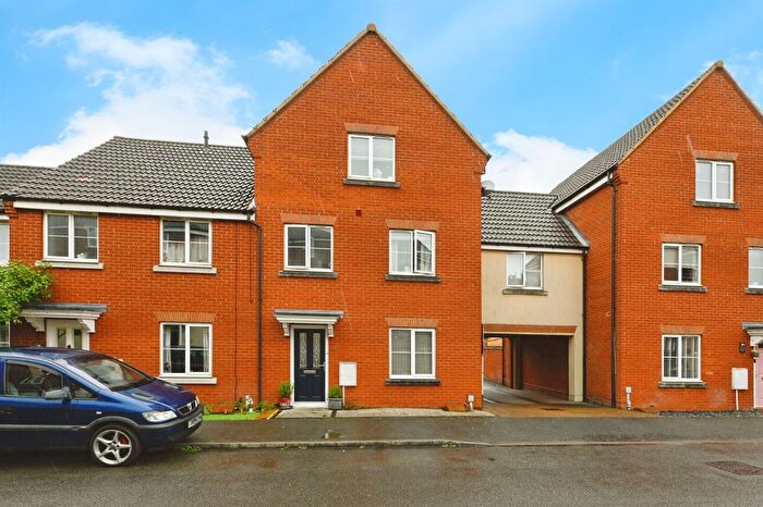 5 Bedroom Semi-Detached House For Sale In Basil Drive, Downham Market, PE38
