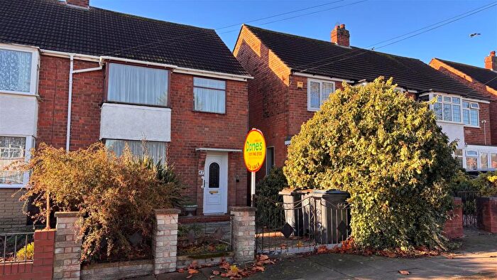 3 Bedroom Semi Detached House For Sale In Elmstead Avenue, Sheldon, Birmingham, B33