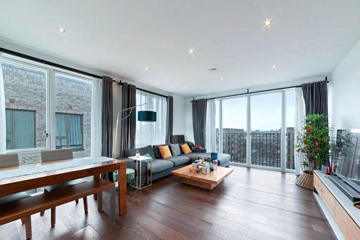 3 Bedroom Apartment To Rent In Baillie Apartments, Lock Side Way, London, E16
