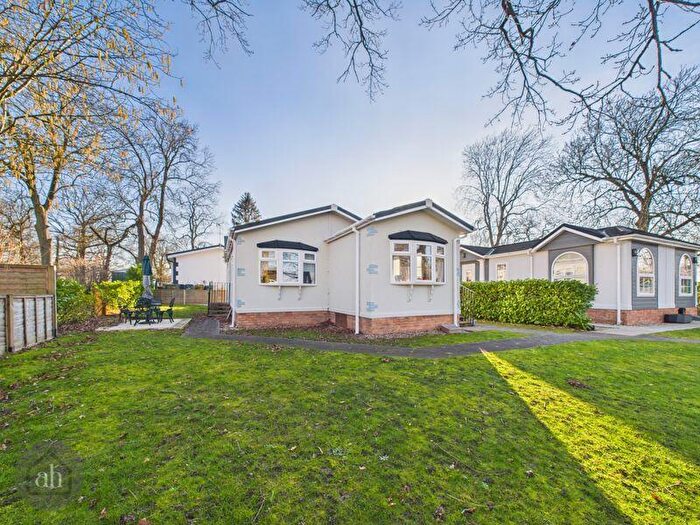 2 Bedroom Bungalow For Sale In Shepherds Grove Park, Stanton, IP31