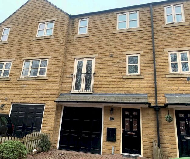 4 Bedroom Property To Rent In South Brook Gardens, Mirfield, WF14
