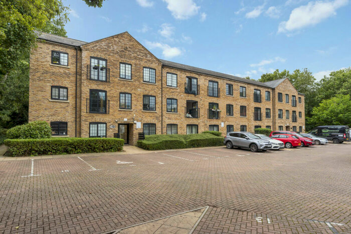 2 Bedroom Apartment To Rent In London Road, Mitcham, CR4