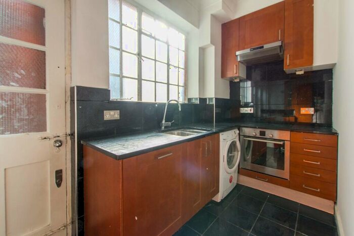 2 Bedroom Flat For Sale In Wellington Road, St John's Wood, London, NW8