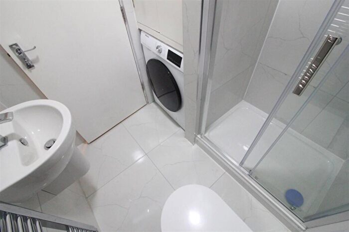 2 Bedroom Apartment To Rent In High Road Leytonstone, London, E11