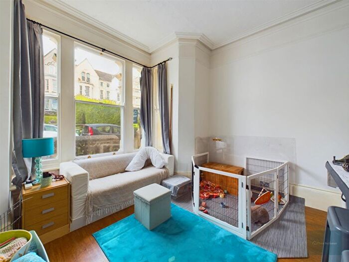 1 Bedroom Flat For Sale In Connaught Avenue, Mannamead, Plymouth, PL4