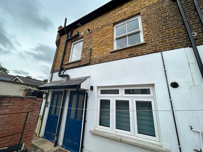 2 Bedroom Flat To Rent In Ewell Road, Surbiton, KT6