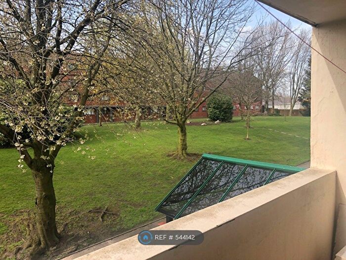 3 Bedroom Flat To Rent In Imogen Court, Salford, M5
