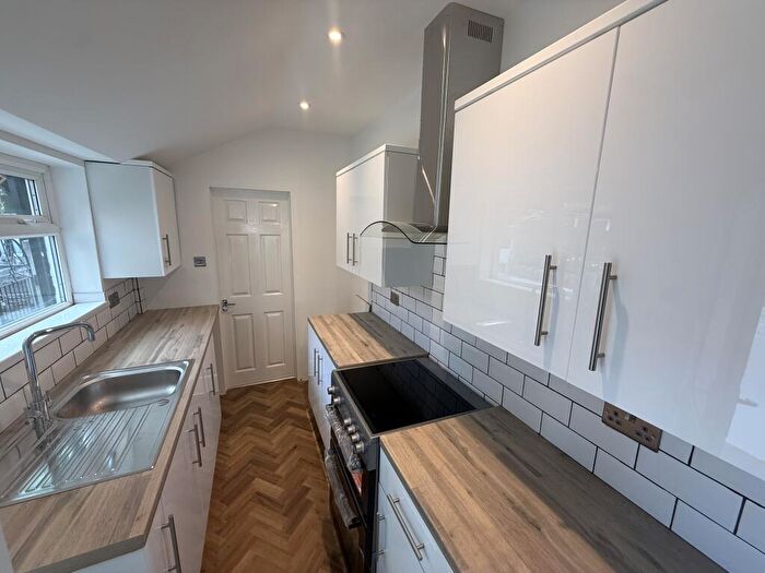 3 Bedroom House To Rent In York Road, Shirebrook, NG20