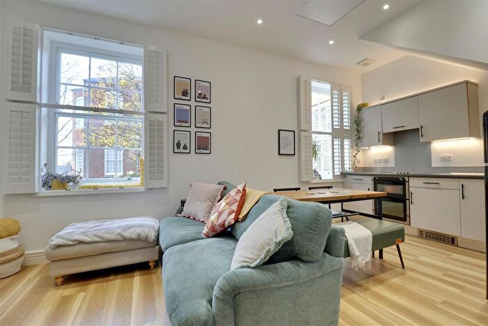 2 Bedroom Flat For Sale In Consort Mews, Knowle, Fareham, PO17