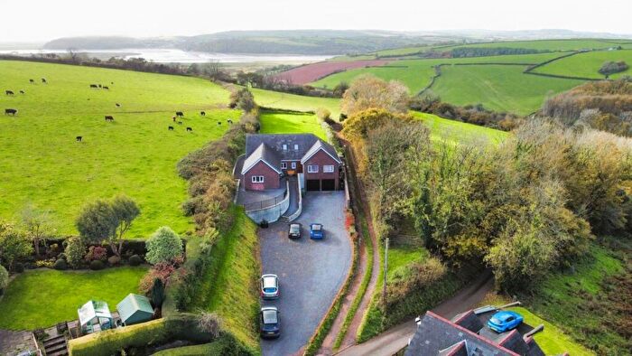 5 Bedroom Country House For Sale In Llanybri, Carmarthen, SA33