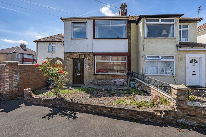 3 Bedroom Semi Detached House For Sale In Hounslow Gardens, Hounslow, TW3