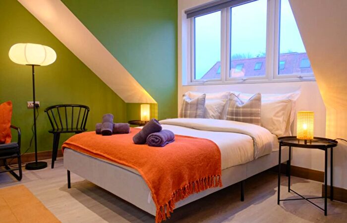 1 Bedroom Studio To Rent In Woodstock Rd, London, NW11