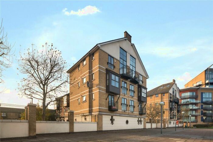 2 Bedroom Flat To Rent In Georgian House, Capulet Mews, London, E16
