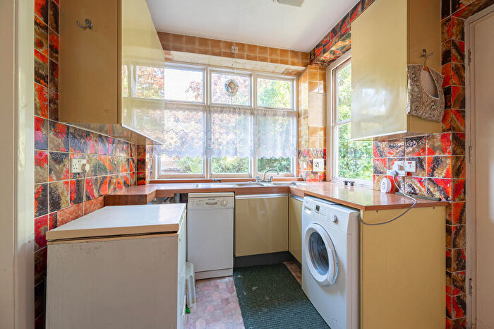 3 Bedroom Flat For Sale In Hamilton Gardens, Felixstowe, IP11