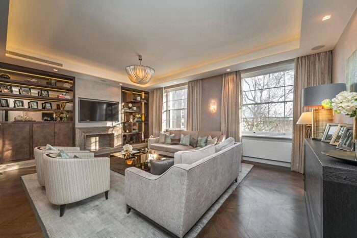 3 Bedroom Flat To Rent In Hyde Park Square, London, W2