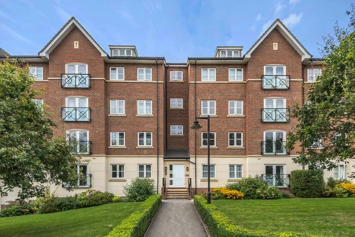 2 Bedroom Apartment To Rent In Viridian Square, Aylesbury, HP21