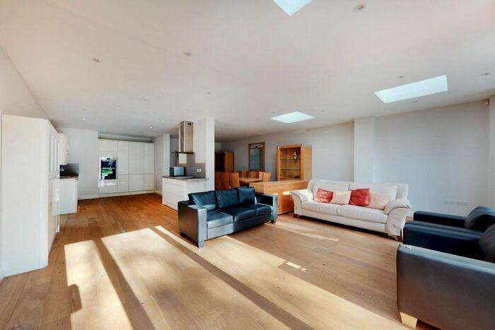 5 Bedroom Property To Rent In Gresham Gardens, London, NW11