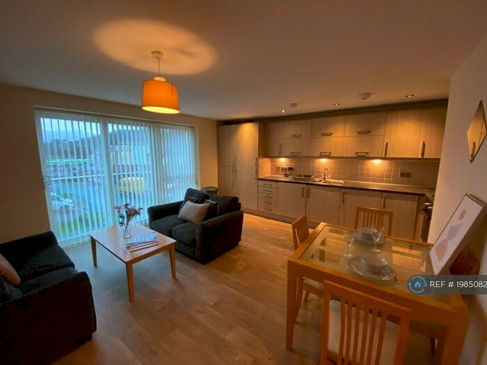 2 Bedroom Flat To Rent In Y Bae, Bangor, LL57