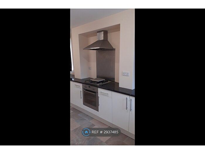 3 Bedroom Terraced House To Rent In Highgate Road, Bradford, BD13