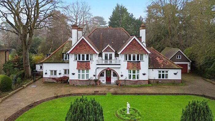 6 Bedroom Detached House For Sale In Rose Walk, Purley, CR8