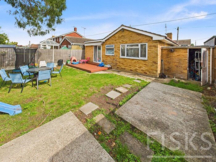 2 Bedroom Bungalow For Sale In Henson Avenue, Canvey Island, SS8
