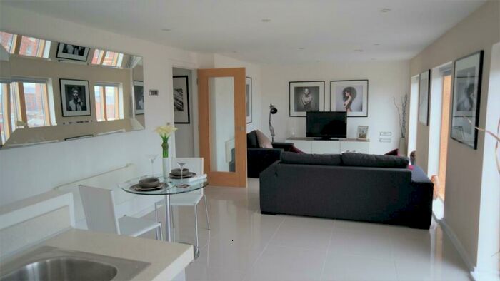 2 Bedroom Apartment To Rent In Apt . :: Ice Plant, M4