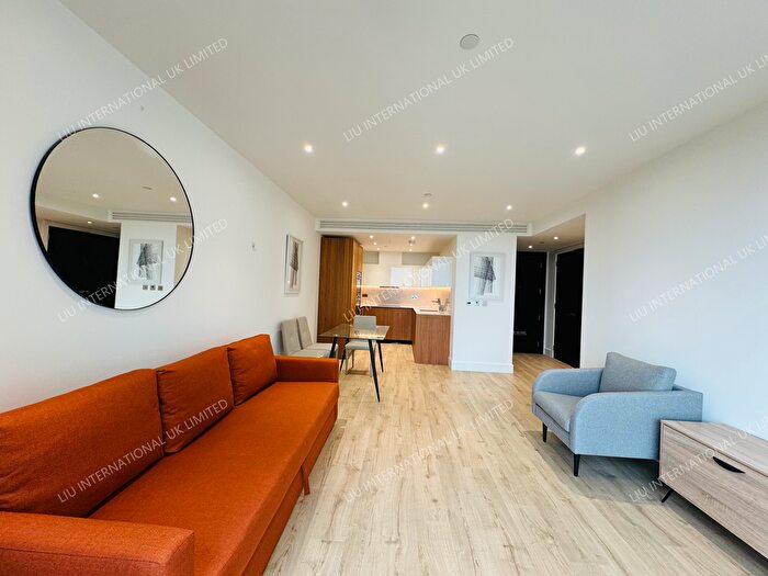 2 Bedroom Flat To Rent In Piazza Walk, London, E1