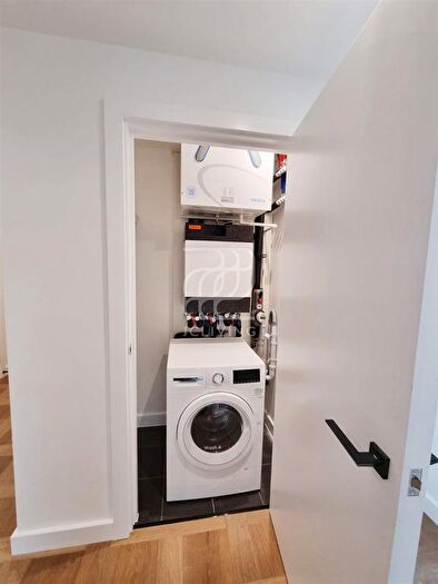 3 Bedroom Property To Rent In Merino Gardens, London, E1W