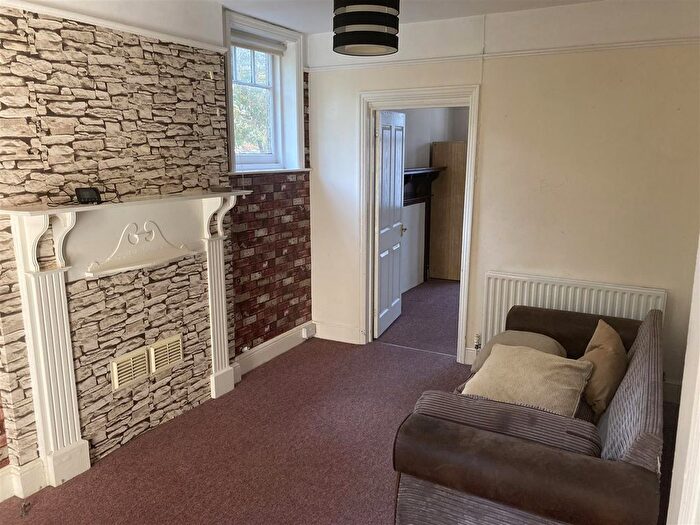 1 Bedroom Flat To Rent In York Crescent, Aldershot, GU11