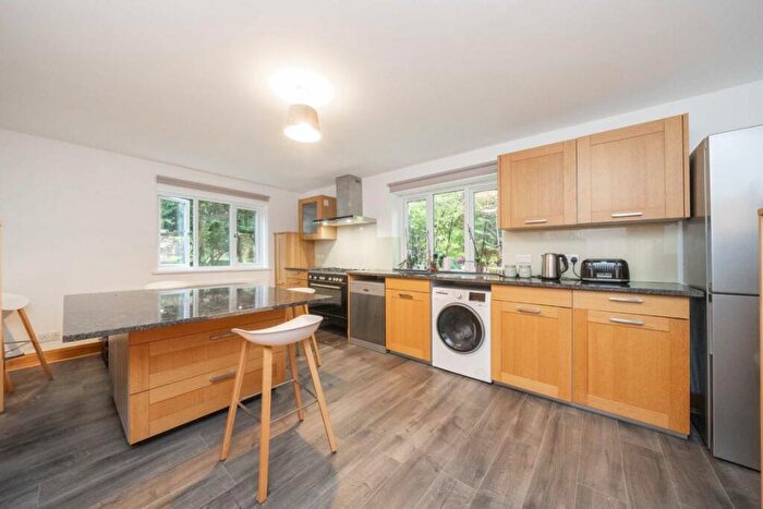 2 Bedroom Flat To Rent In Friern Barnet Lane, Whetstone, N20