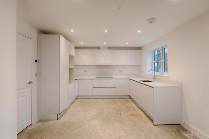 5 Bedroom Property To Rent In Abbots Avenue West, St.Albans, AL1