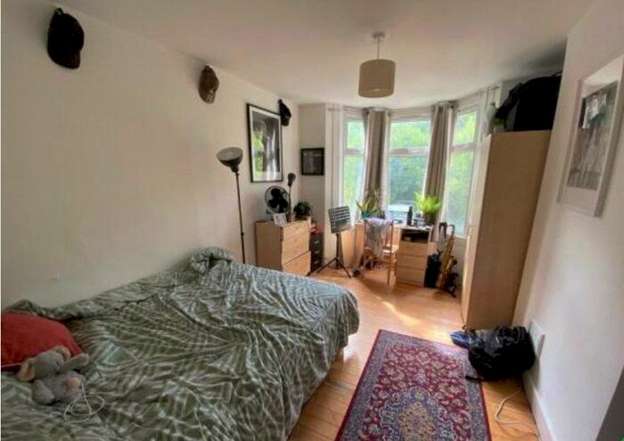 3 Bedroom Flat To Rent In Wightman Road, Haringey, London, N8