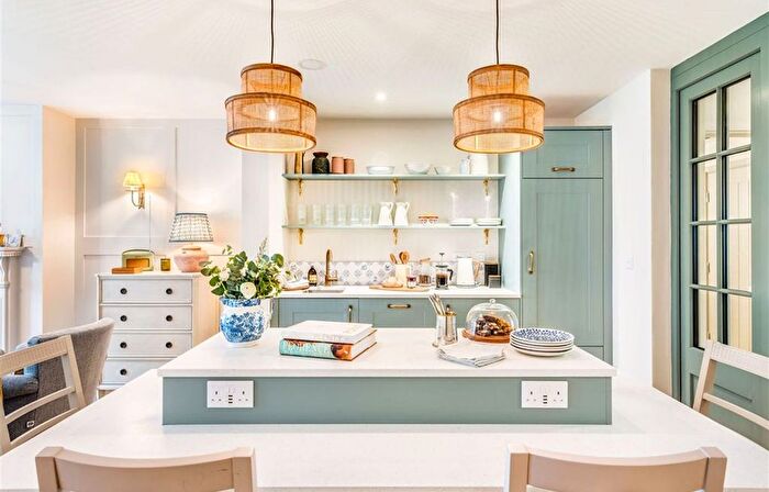 2 Bedroom Flat For Sale In Bepton Road, Dundee House Bepton Road, GU29