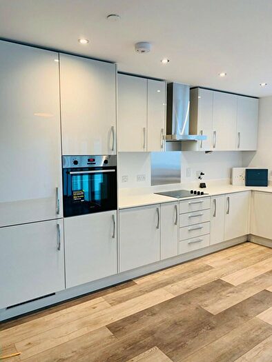 2 Bedroom Flat To Rent In Victoria Avenue, Southend-On-Sea, Essex, SS2